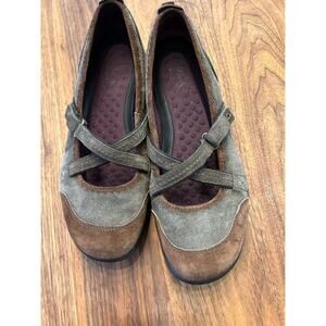 Sz 9 - Privo by Clarks Suede Mary Jane flats